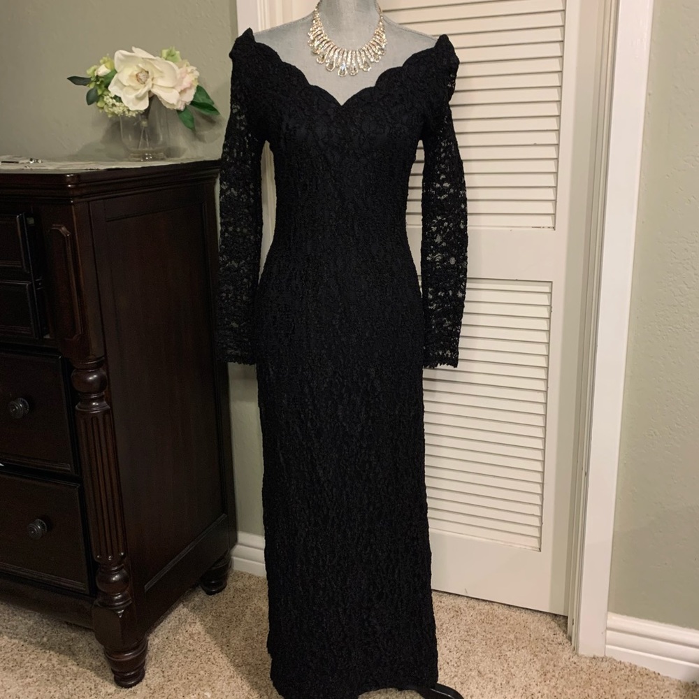 Scalloped neckline vintage lace corset back dress